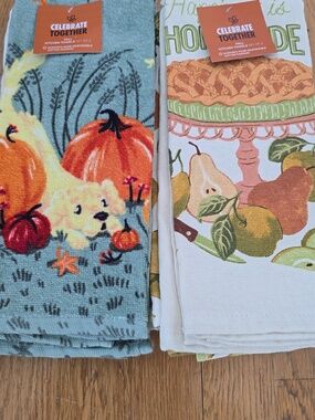 KOHL'S CELEBRATE FALL TOGETHER SET OF 4 FALL KITCHEN HAND TOWELS BUNDLE